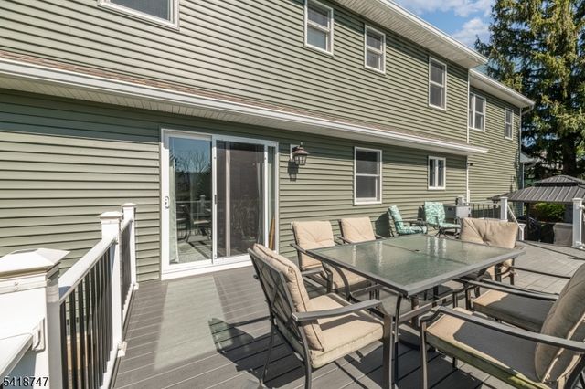 8 East Gate Dr, Vernon Twp., NJ 07418