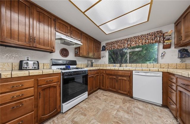 835 Kimbark, San Bernardino, CA 92407