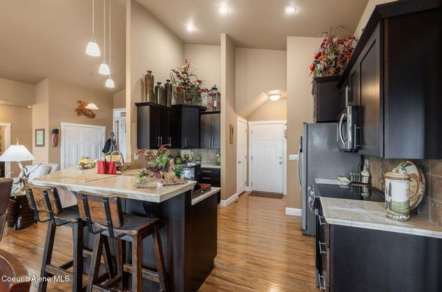 374 Carbine DR, Clark Fork, ID 83811