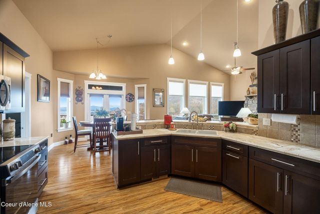 374 Carbine DR, Clark Fork, ID 83811