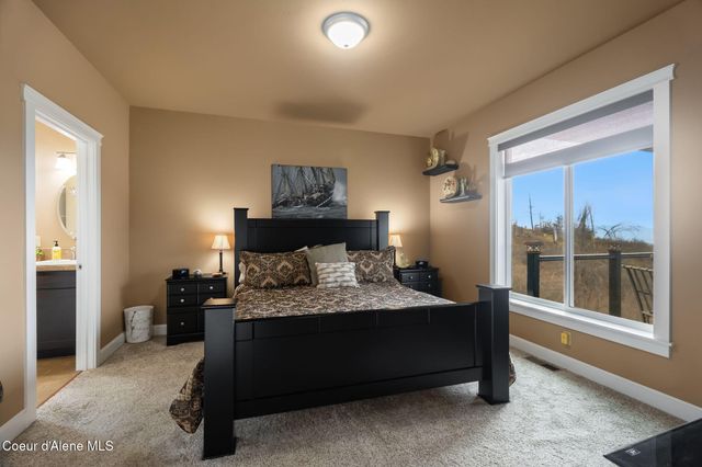 374 Carbine DR, Clark Fork, ID 83811