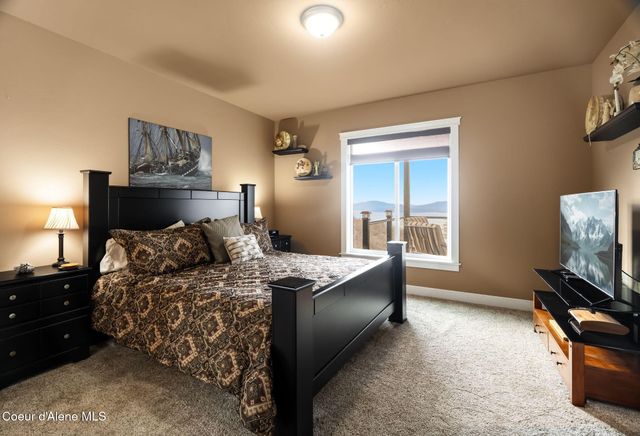 374 Carbine DR, Clark Fork, ID 83811