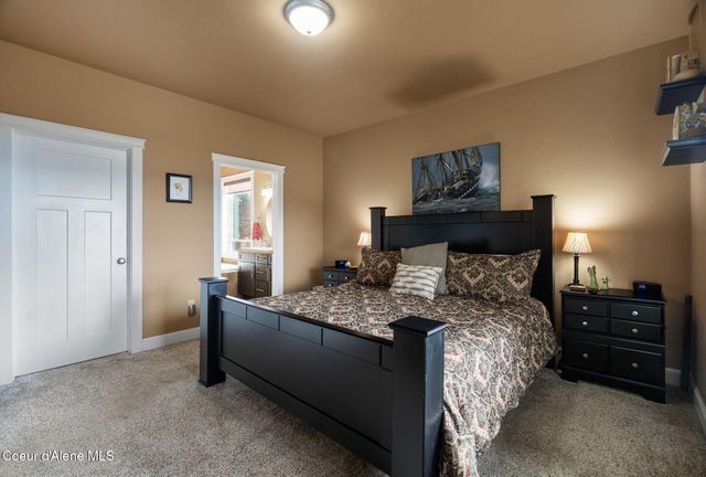 374 Carbine DR, Clark Fork, ID 83811