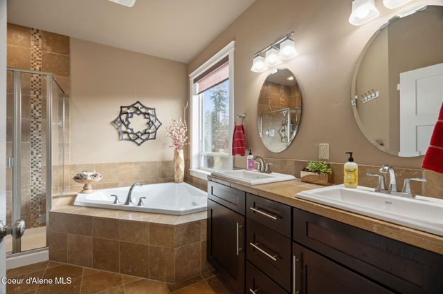 374 Carbine DR, Clark Fork, ID 83811