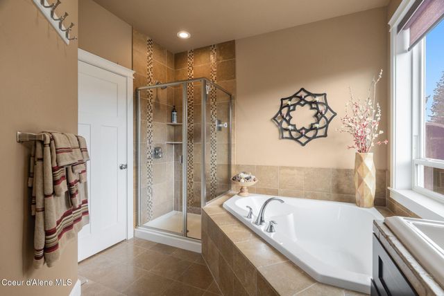 374 Carbine DR, Clark Fork, ID 83811