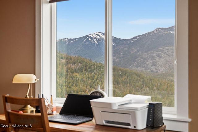 374 Carbine DR, Clark Fork, ID 83811