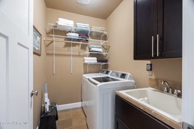 374 Carbine DR, Clark Fork, ID 83811