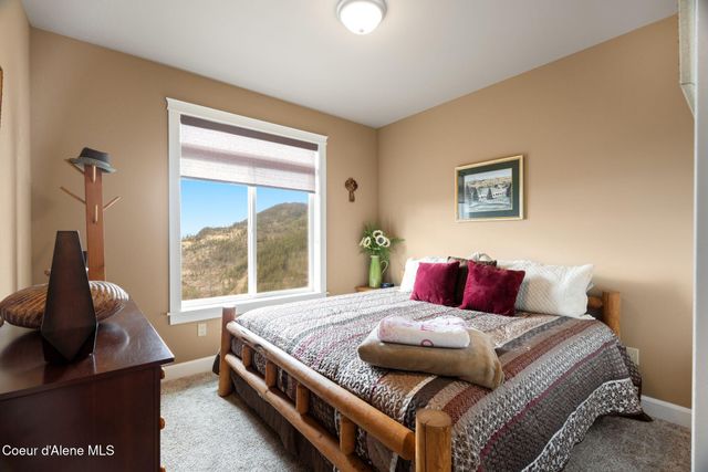 374 Carbine DR, Clark Fork, ID 83811