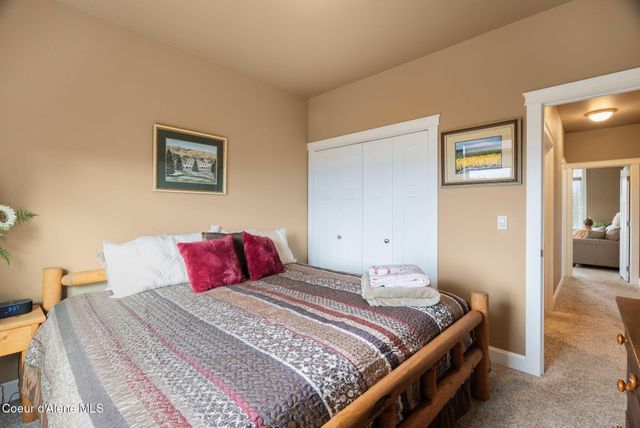 374 Carbine DR, Clark Fork, ID 83811