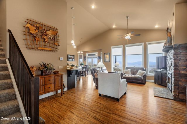 374 Carbine DR, Clark Fork, ID 83811