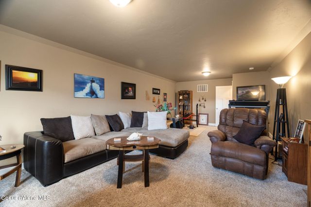 374 Carbine DR, Clark Fork, ID 83811