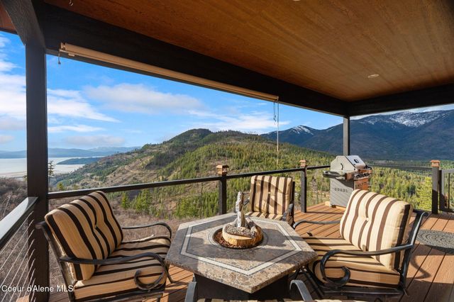 374 Carbine DR, Clark Fork, ID 83811