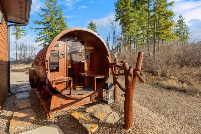 374 Carbine DR, Clark Fork, ID 83811