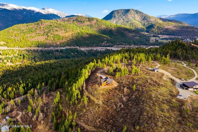 374 Carbine DR, Clark Fork, ID 83811