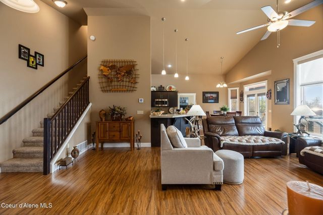 374 Carbine DR, Clark Fork, ID 83811