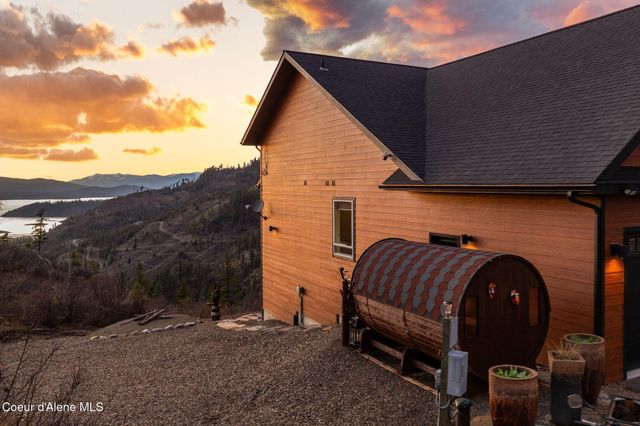 374 Carbine DR, Clark Fork, ID 83811