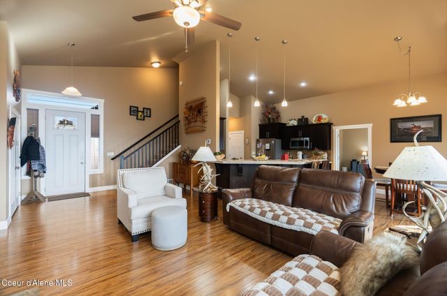 374 Carbine DR, Clark Fork, ID 83811