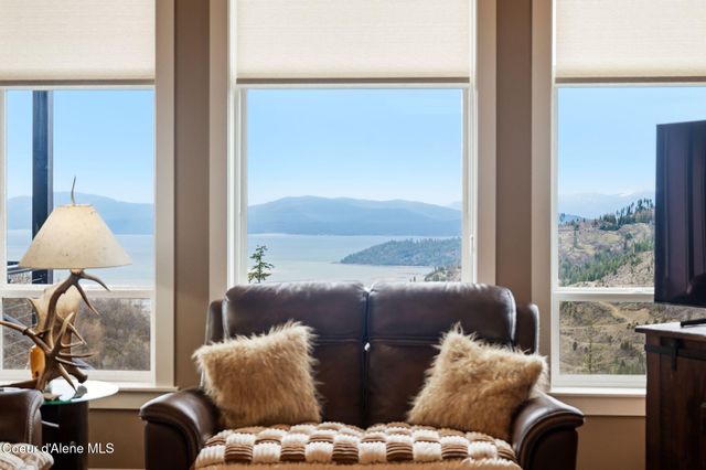 374 Carbine DR, Clark Fork, ID 83811