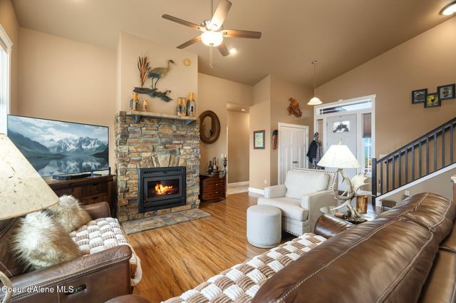 374 Carbine DR, Clark Fork, ID 83811