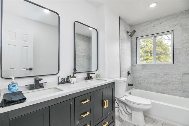 9901 Countryside Road, Lenexa, KS 66215