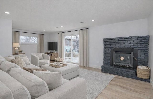 9901 Countryside Road, Lenexa, KS 66215