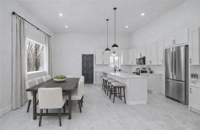 9901 Countryside Road, Lenexa, KS 66215