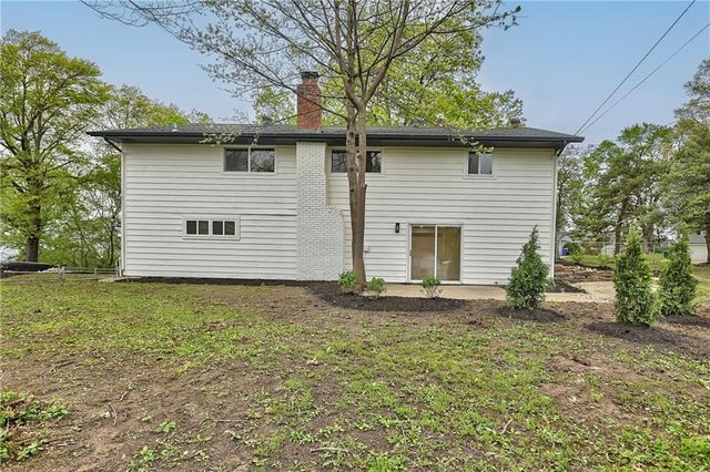 9901 Countryside Road, Lenexa, KS 66215