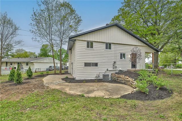 9901 Countryside Road, Lenexa, KS 66215