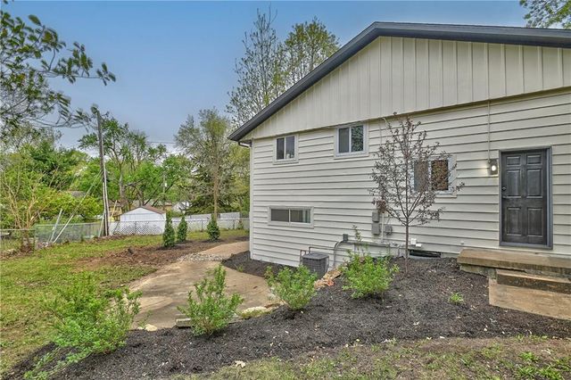 9901 Countryside Road, Lenexa, KS 66215