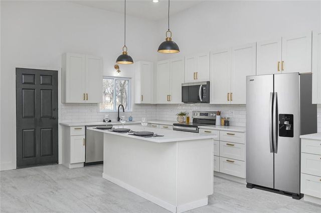 9901 Countryside Road, Lenexa, KS 66215