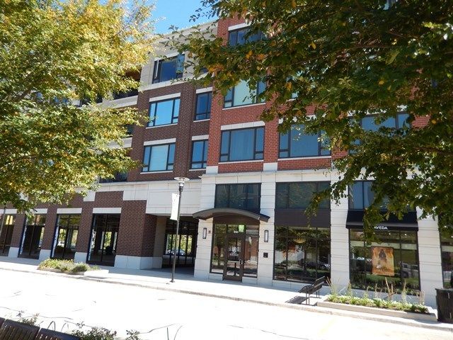 850 Village Center Drive 301, Burr Ridge, IL 60527