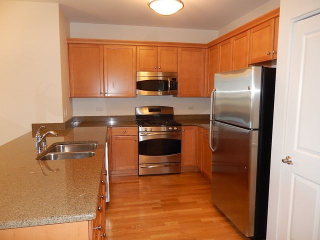 850 Village Center Drive 301, Burr Ridge, IL 60527