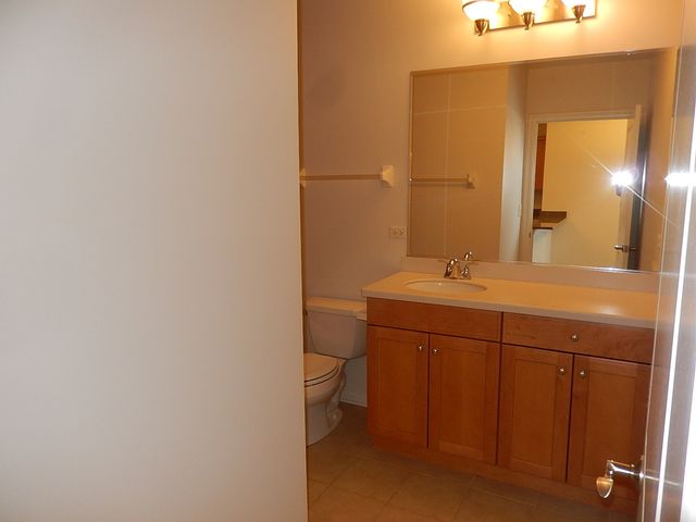 850 Village Center Drive 301, Burr Ridge, IL 60527