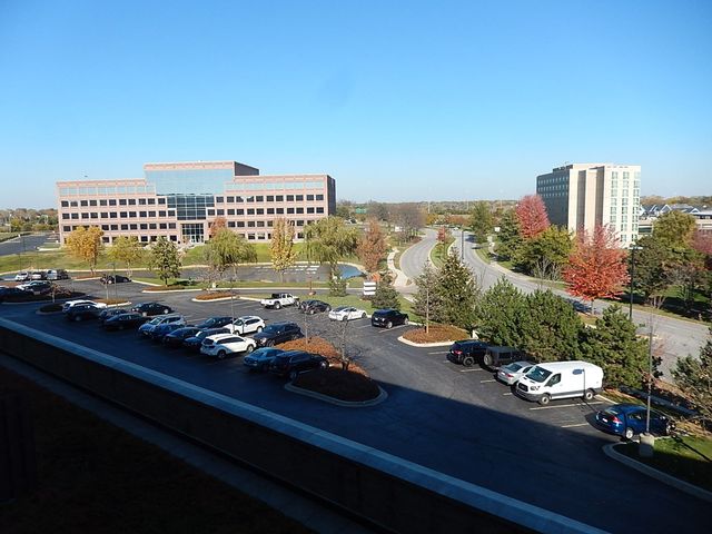 850 Village Center Drive 301, Burr Ridge, IL 60527