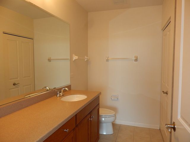 850 Village Center Drive 301, Burr Ridge, IL 60527