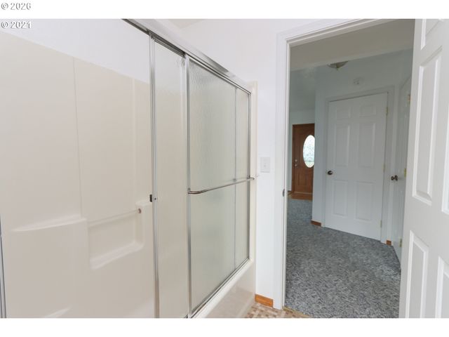 1806 10TH St, Tillamook, OR 97141