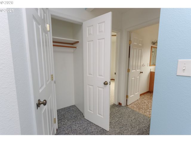 1806 10TH St, Tillamook, OR 97141