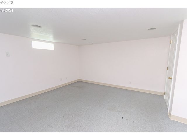 1806 10TH St, Tillamook, OR 97141