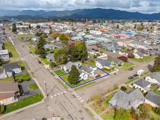 1806 10TH St, Tillamook, OR 97141