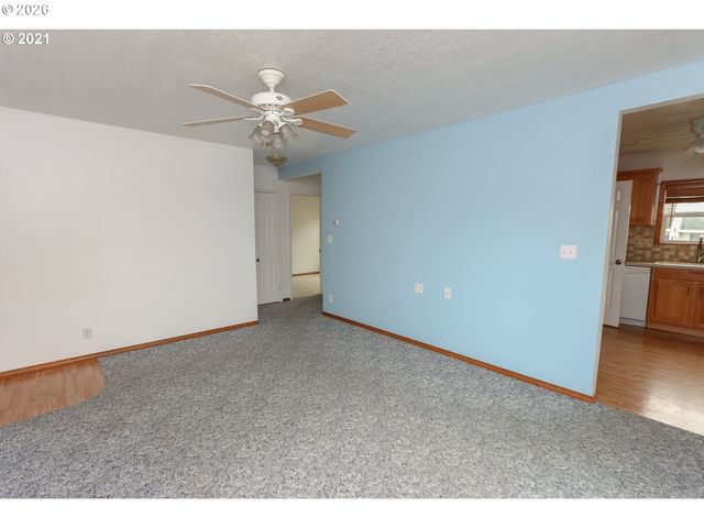 1806 10TH St, Tillamook, OR 97141
