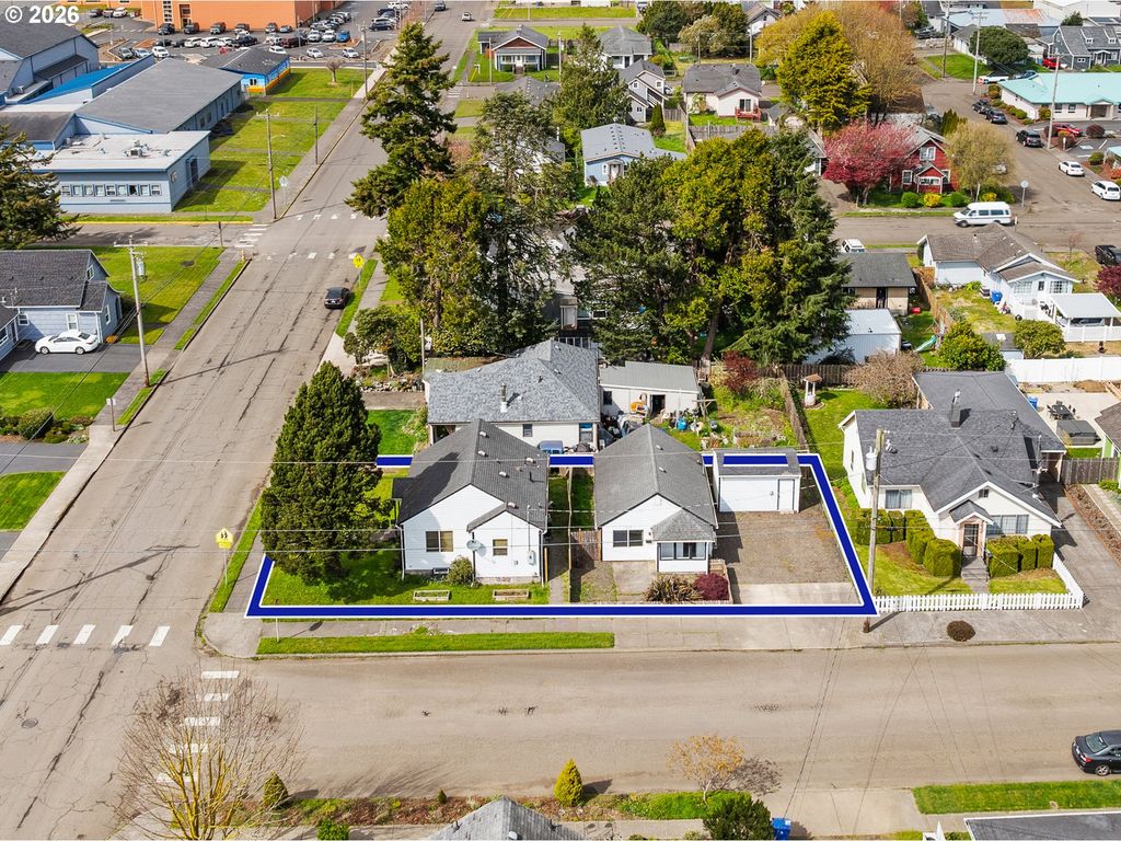 1806 10TH St, Tillamook, OR 97141