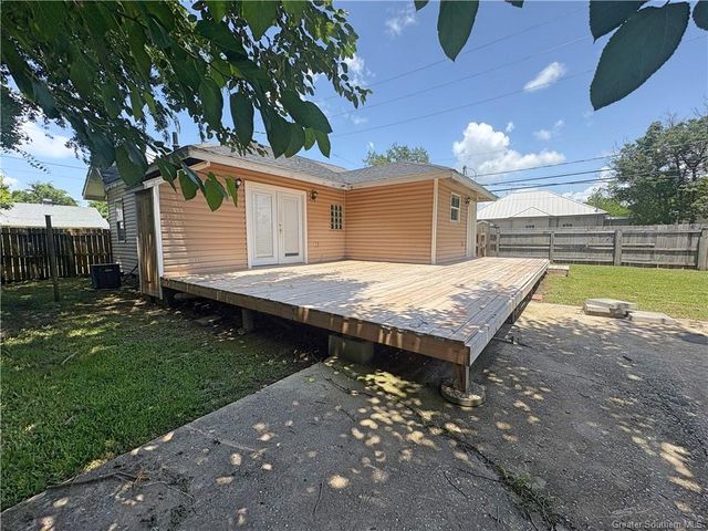 910 Live Oak Street, Lake Charles, LA 70601