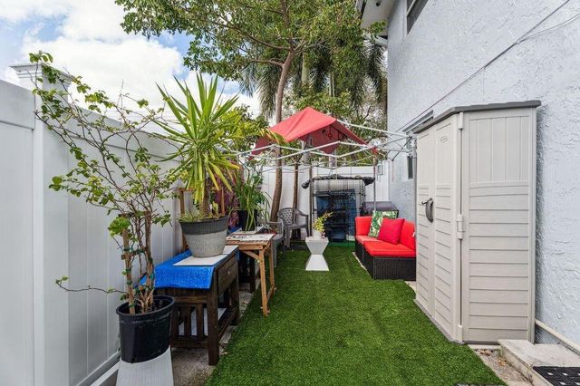 1470 N Dixie Highway 1, Fort Lauderdale, FL 33304