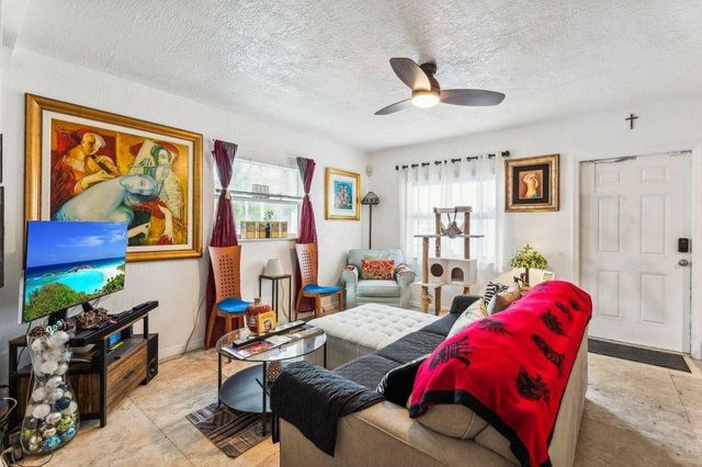 1470 N Dixie Highway 1, Fort Lauderdale, FL 33304