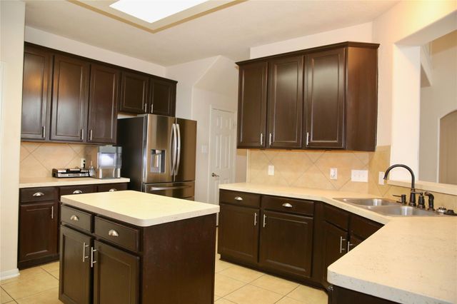 10426 Tree Hollow Circle, La Porte, TX 77571