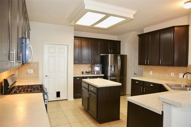 10426 Tree Hollow Circle, La Porte, TX 77571