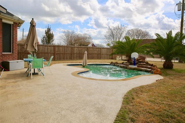 10426 Tree Hollow Circle, La Porte, TX 77571