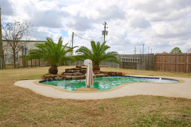 10426 Tree Hollow Circle, La Porte, TX 77571