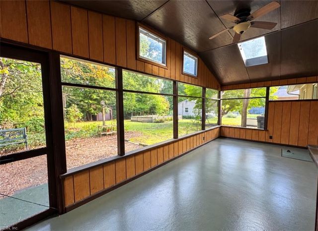 105 Riverside DR, Yorktown, VA 23692