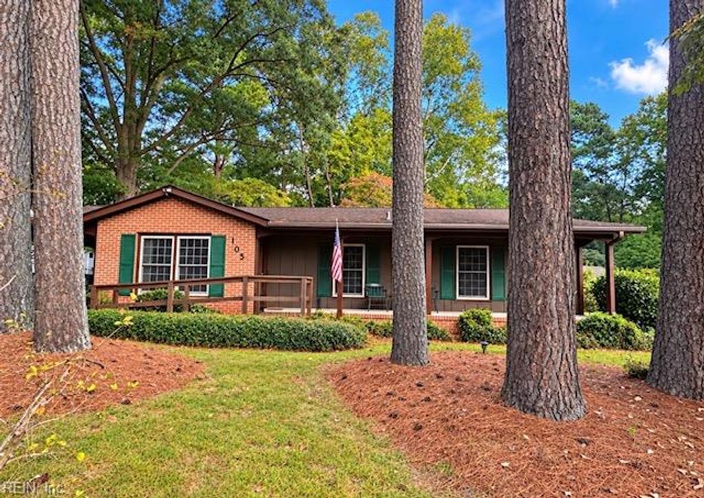 105 Riverside DR, Yorktown, VA 23692